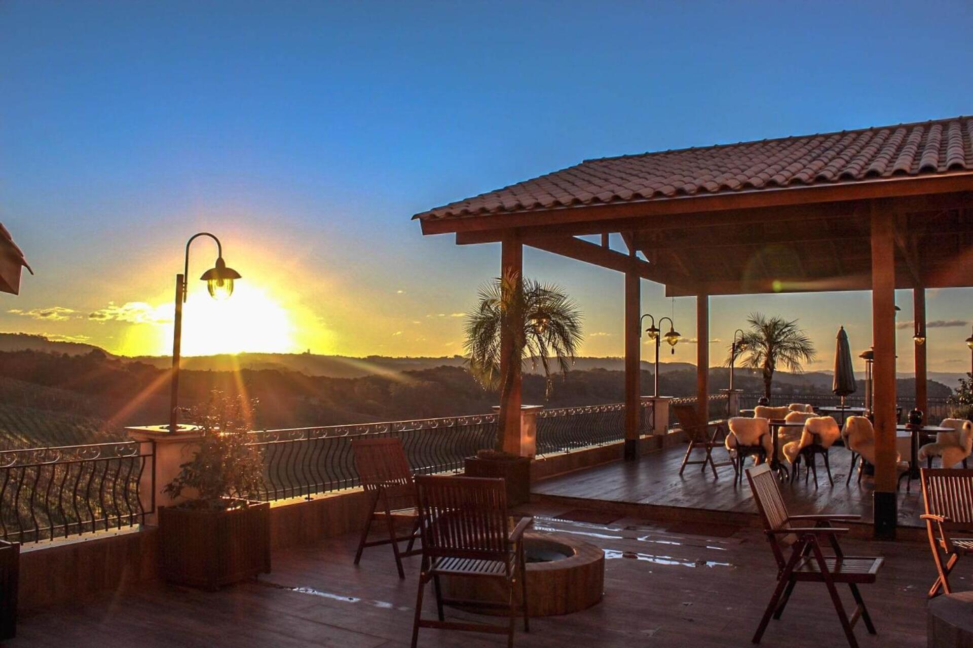 Spa Do Vinho Condominio Vitivinicola Bento Goncalves Ngoại thất bức ảnh Sunset at the hotel
