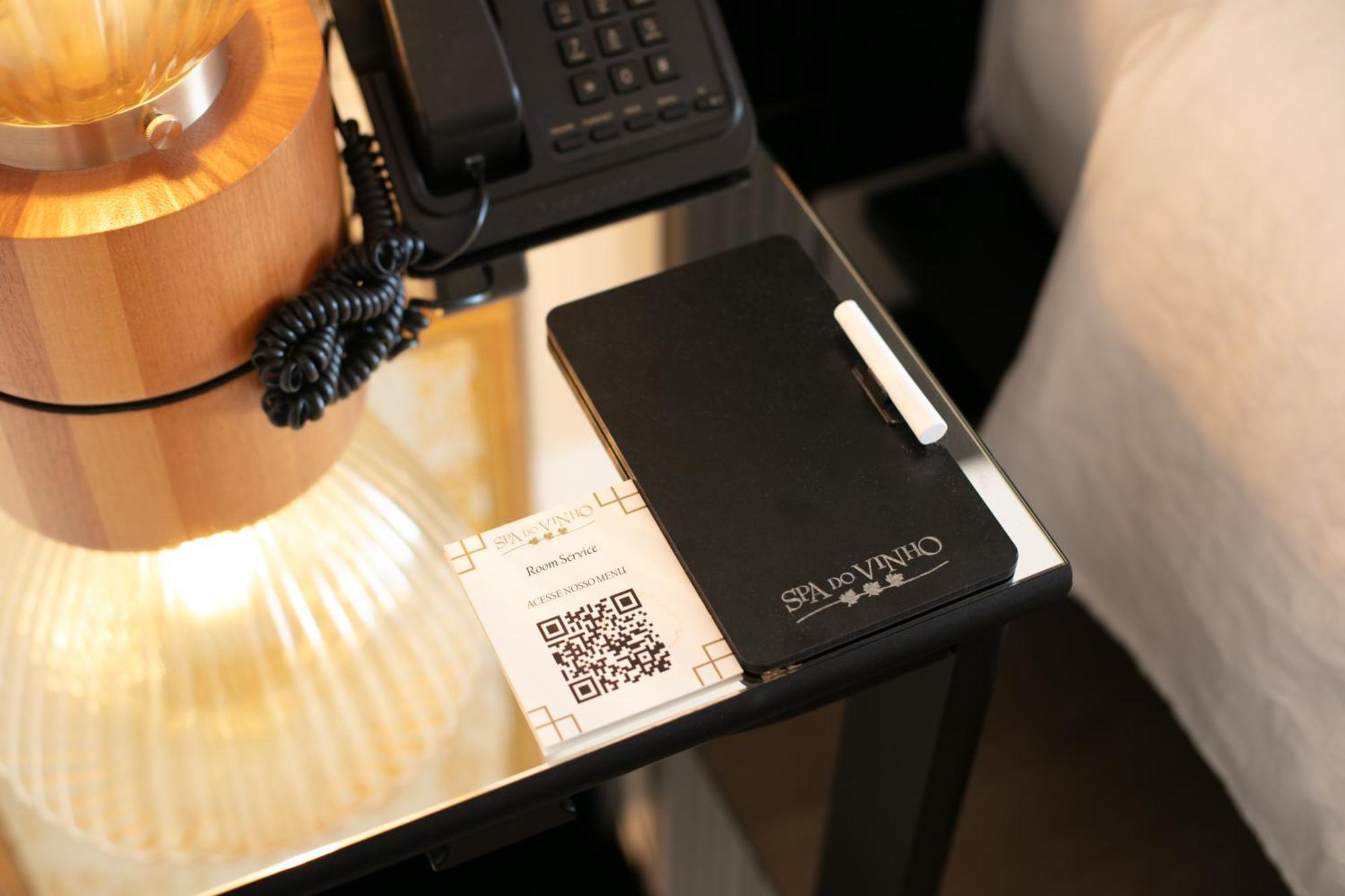 Spa Do Vinho Condominio Vitivinicola Bento Goncalves Ngoại thất bức ảnh A QR code on a hotel room service card