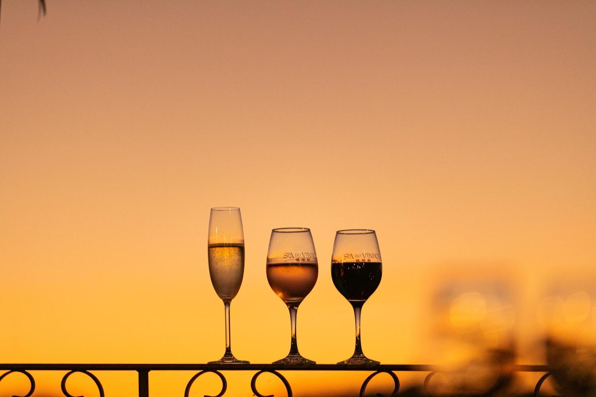 Spa Do Vinho Condominio Vitivinicola Bento Goncalves Ngoại thất bức ảnh Glasses of sherry