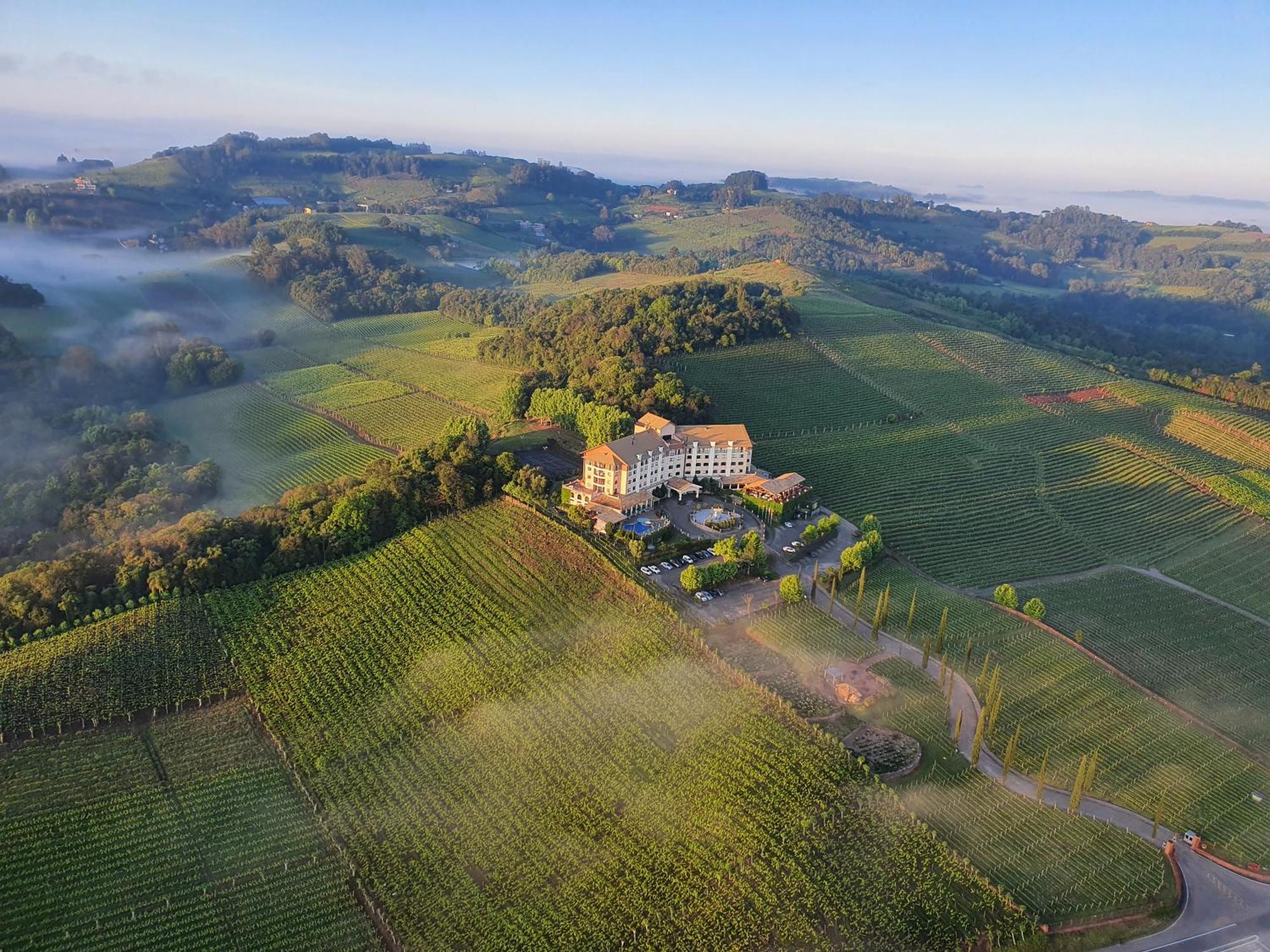Spa Do Vinho Condominio Vitivinicola Bento Goncalves Ngoại thất bức ảnh Aerial view of the winery
