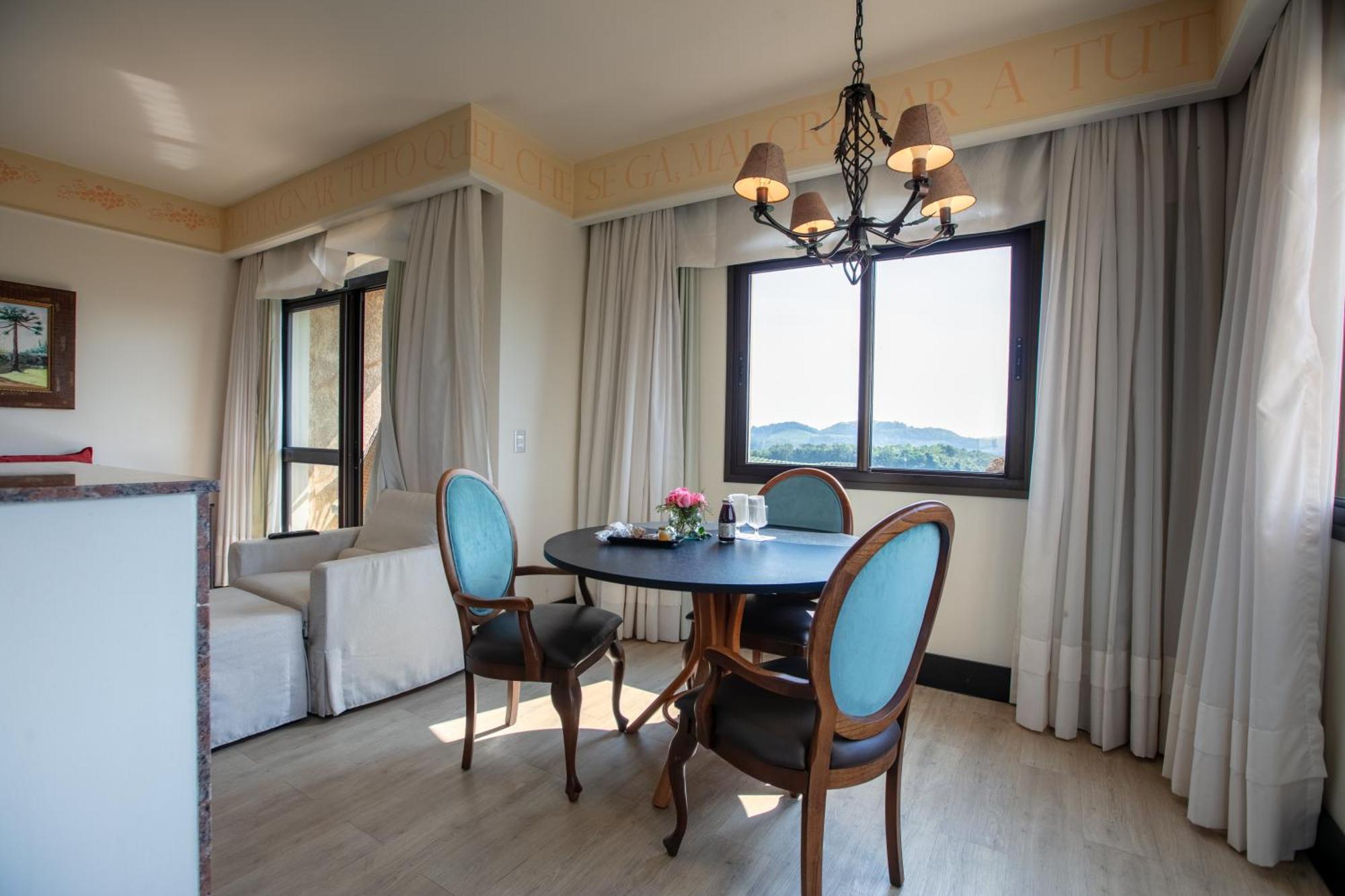 Spa Do Vinho Condominio Vitivinicola Bento Goncalves Ngoại thất bức ảnh A dining room
